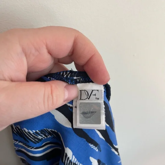 DVF Diane Von Furstenberg Silk Reina Dress Size 8 Blue Sleek Quiet Luxury - Picture 5 of 6